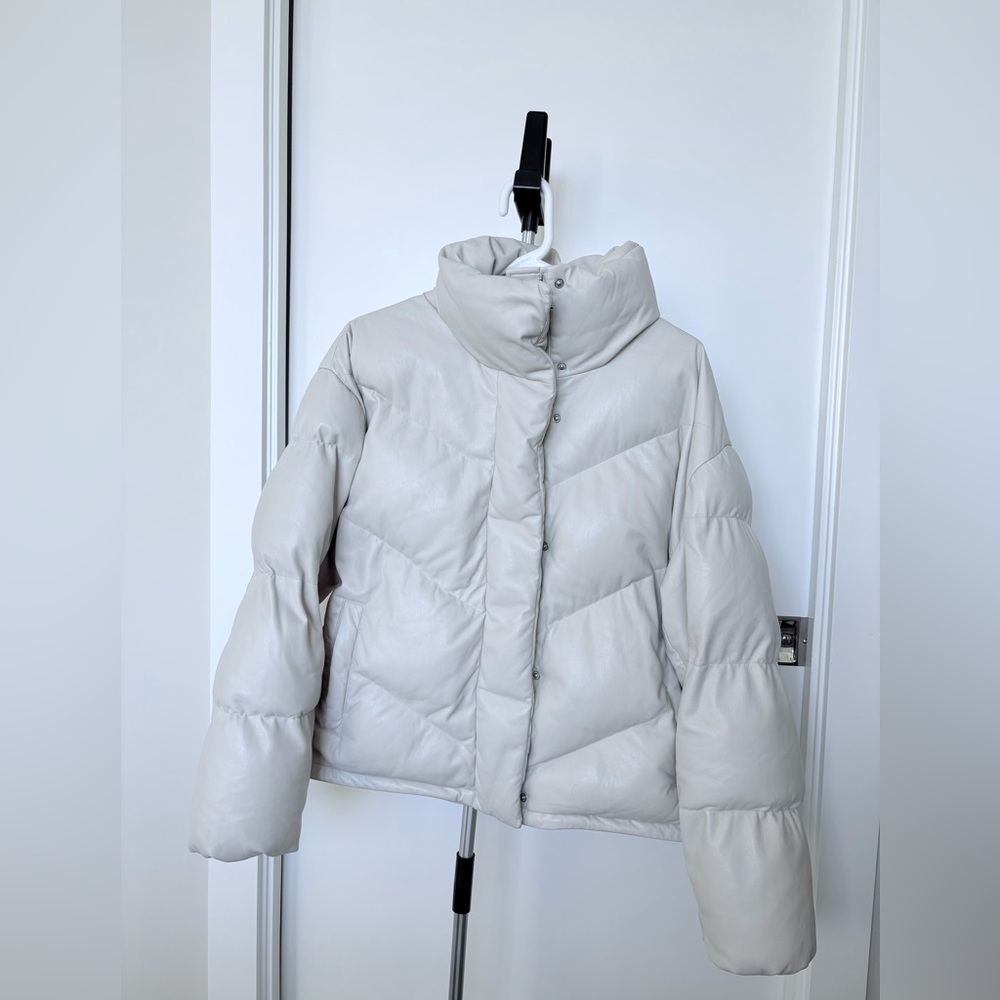 Aritzia Wilfred Cloud Puff in Size S White/Cream/Birch